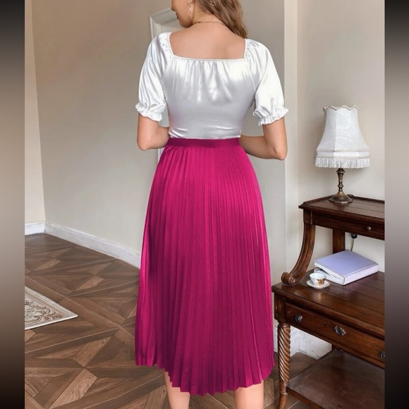 Luxe pleated midi skirt - Picture 3 of 12